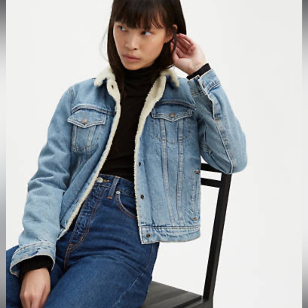 🌵 NWOT Levi’s Sherpa Lined Denim Trucker Jacket 🌵